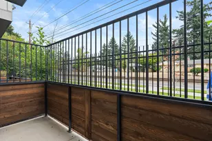 10985 E Burnside St, Portland, OR 97216 - Photo 14