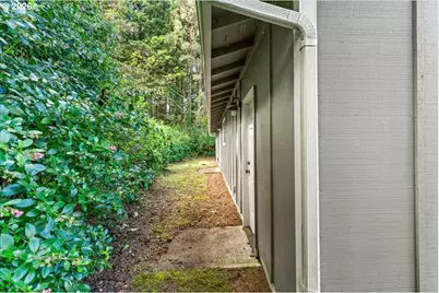 1942 SW Galley Ct, Lincoln City, OR 97367 - Photo 32