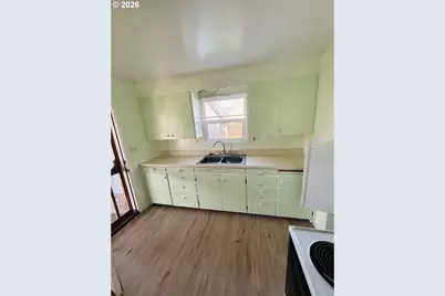 3800 E St, Springfield, OR 97478 - Photo 12