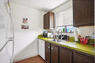 9622 SE Foster Rd, Portland, OR 97266 - Photo 12