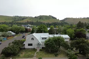 1002 3rd St, La Grande, OR 97850 - Photo 4