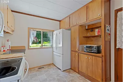 935 NE Highway 20, Toledo, OR 97391 - Photo 10