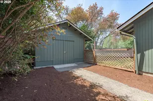 2817 Applewood Ln, Eugene, OR 97408 - Photo 40