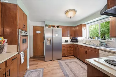 1990 W 18th Ave, Eugene, OR 97402 - Photo 12