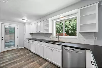 1371 NE Barnes Ct, Gresham, OR 97030 - Photo 12