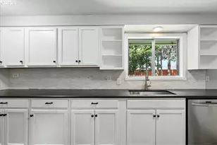 1371 NE Barnes Ct, Gresham, OR 97030 - Photo 14