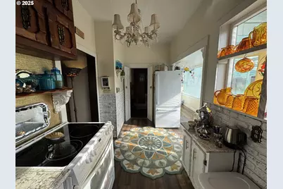 884 S 7th St, Coos Bay, OR 97420 - Photo 8