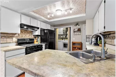 10010 SE Taggart St, Portland, OR 97266 - Photo 18