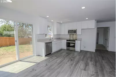 76 SE Darrell Ave, Winston, OR 97496 - Photo 8