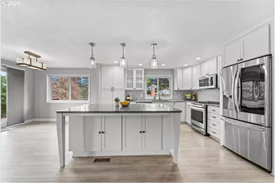 11870 SE Australis Ct, Happy Valley, OR 97086 - Photo 4