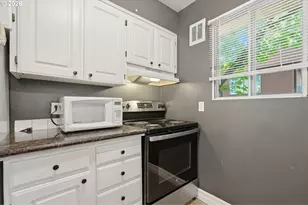 839 SW Broadway Dr, Portland, OR 97201 - Photo 10