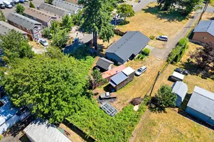 8003 SE Crystal Springs Blvd, Portland, OR 97206 - Photo 4