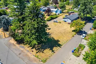 8003 SE Crystal Springs Blvd, Portland, OR 97206 - Photo 2