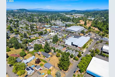 8003 SE Crystal Springs Blvd, Portland, OR 97206 - Photo 14