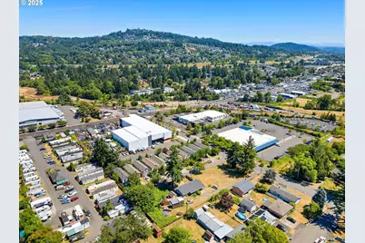 8003 SE Crystal Springs Blvd, Portland, OR 97206 - Photo 12