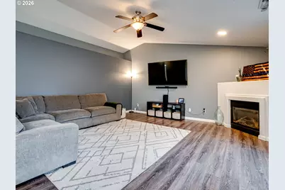 810 Columbia Dr, Molalla, OR 97038 - Photo 8