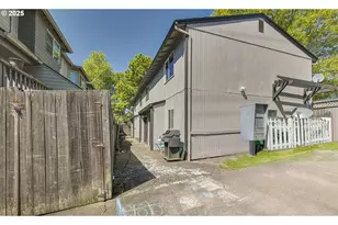 7831 SW 34th Ave, Portland, OR 97219 - Photo 32