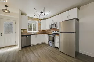 7831 SW 34th Ave, Portland, OR 97219 - Photo 2