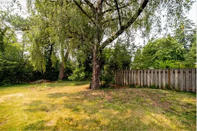 2133 SW Taylors Ferry Rd, Portland, OR 97219 - Photo 30