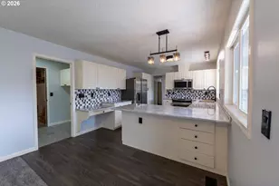 324 SW 28th Ct, Troutdale, OR 97060 - Photo 12