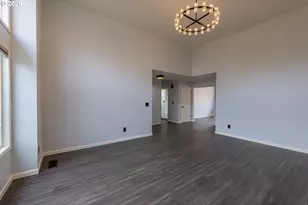 324 SW 28th Ct, Troutdale, OR 97060 - Photo 8