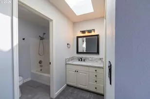 324 SW 28th Ct, Troutdale, OR 97060 - Photo 22