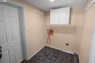 1039 C St, Springfield, OR 97477 - Photo 18