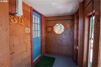 1039 C St, Springfield, OR 97477 - Photo 4
