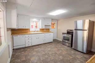 1039 C St, Springfield, OR 97477 - Photo 12