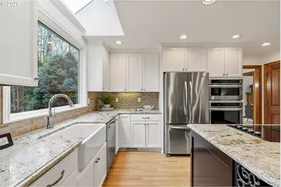 13282 Deerfield Ct, Lake Oswego, OR 97035 - Photo 16