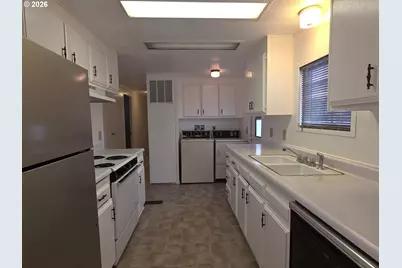 13045 SE Stark St #112, Portland, OR 97233 - Photo 6