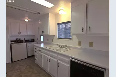 13045 SE Stark St #112, Portland, OR 97233 - Photo 10
