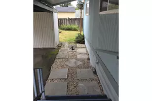 13045 SE Stark St, Portland, OR 97233 - Photo 6
