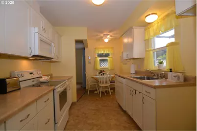 1605 7th Ave, Longview, WA 98632 - Photo 16