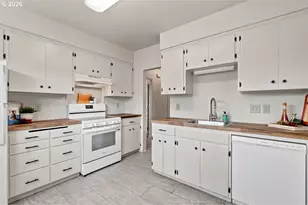 8501 SW 7th Ave, Portland, OR 97219 - Photo 8