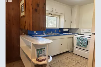 628 W 13th St, Port Orford, OR 97465 - Photo 10