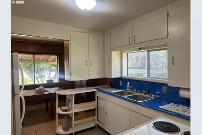 628 W 13th St, Port Orford, OR 97465 - Photo 14