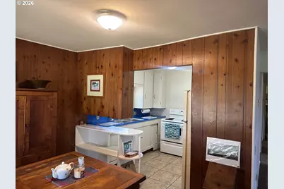 628 W 13th St, Port Orford, OR 97465 - Photo 12