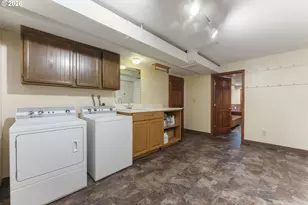 1198 Winsor Ave, North Bend, OR 97459 - Photo 34