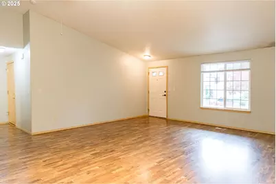 819 N Alexandra Dr, Newberg, OR 97132 - Photo 4