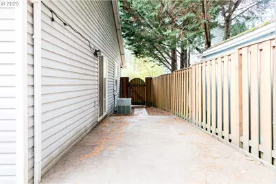 819 N Alexandra Dr, Newberg, OR 97132 - Photo 22