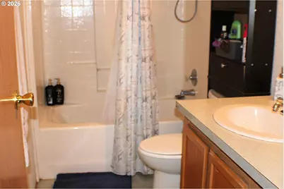 1477 NW Eden St, Roseburg, OR 97470 - Photo 14