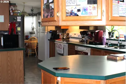 1477 NW Eden St, Roseburg, OR 97470 - Photo 6