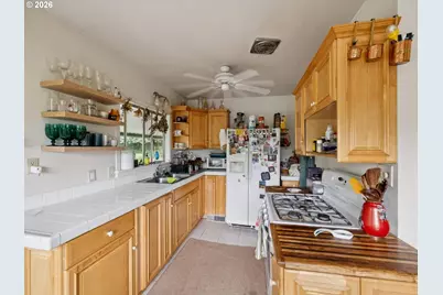 2219 SE 70th Ave, Portland, OR 97215 - Photo 10
