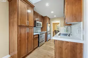 10350 SW Greenleaf Terrace, Portland, OR 97224 - Photo 8