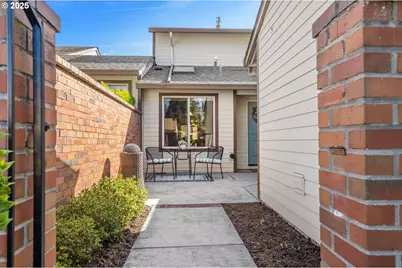 10350 SW Greenleaf Ter, Portland, OR 97224 - Photo 2