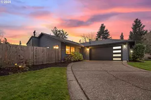 8200 SW Piute Ct, Tualatin, OR 97062 - Photo 2