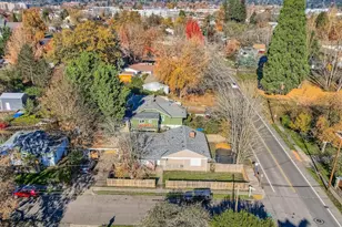 12025 SW 9th St, Beaverton, OR 97005 - Photo 18