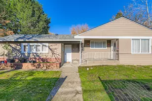 12025 SW 9th St, Beaverton, OR 97005 - Photo 16