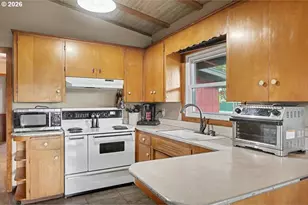 404 36th Ave NE, Salem, OR 97301 - Photo 10